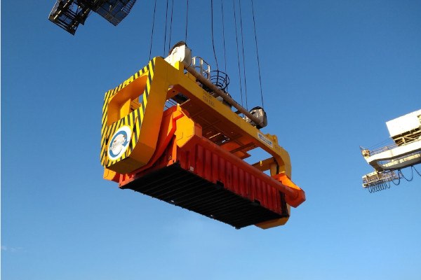 ship to shore rotating spreader lifting sealed container