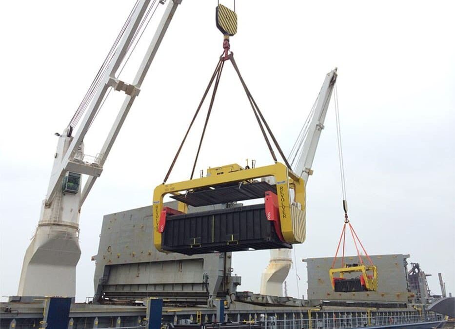 rotating spreader on ship crane unloading copper oncentrate