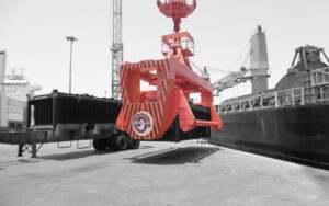 rotating spreader for bulk handling