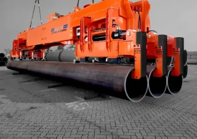 telescopic pipe spreader for offshore gas